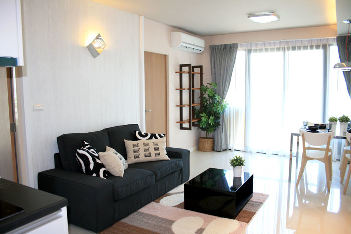One bed condo for rent in Asoke - Living room