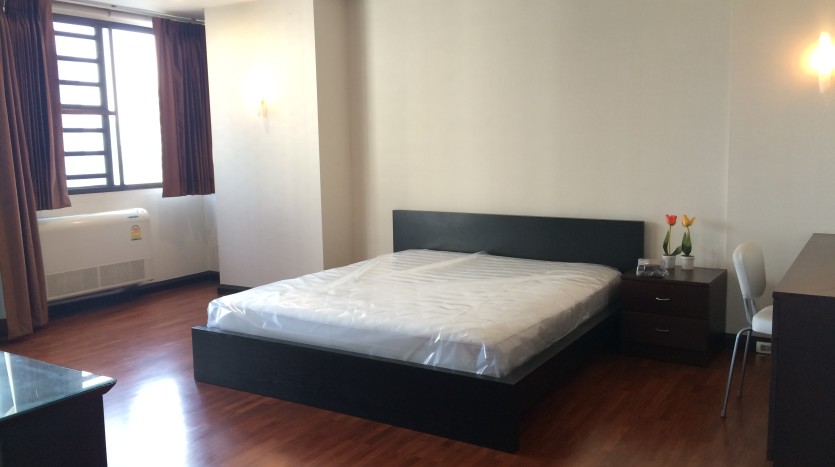 Two bed condo for rent in Asoke - Bedroom