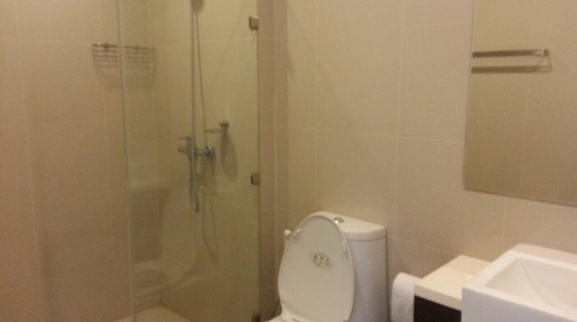 Two bed condo for rent in Ari - Bathroom