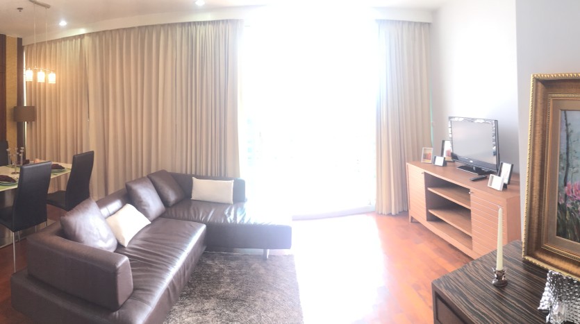 Two bed condo for rent in Phrom Phong - Living room