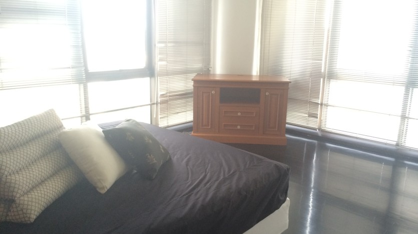 Two bedroom condo for rent in Thonglor -  Master bedroom
