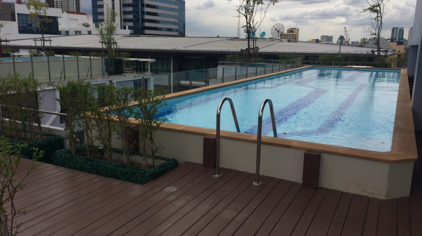 Condo for rent in Ekkamai - Swimming pool