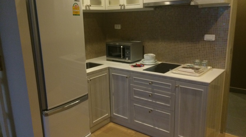 One bed condo for rent in Ari - Kitchen