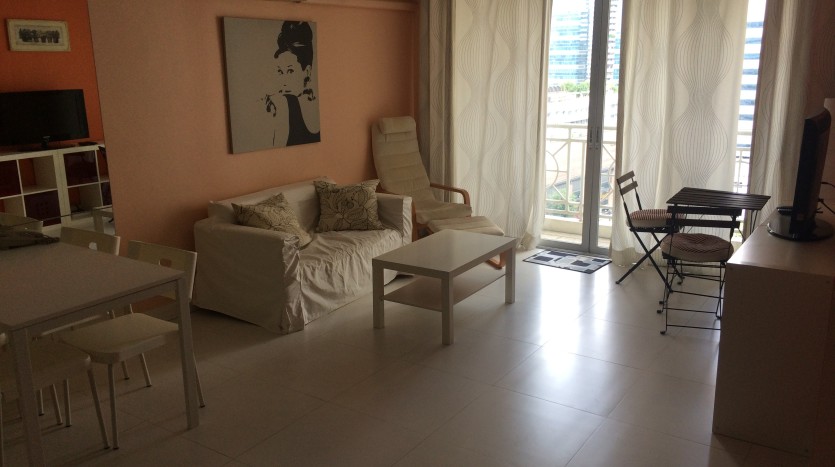 one bed condo for rent in Asoke - Living room