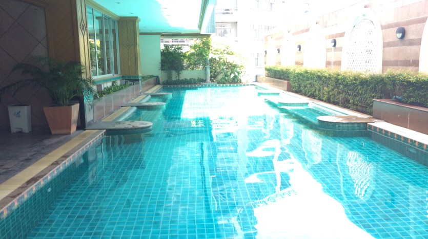 one bed condo for rent in Asoke - Swimming pool