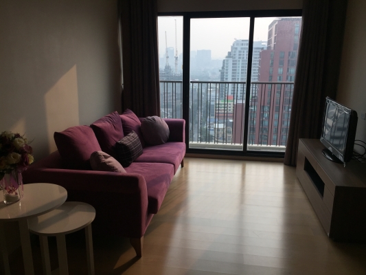 One bed condo for rent in Ari - living room