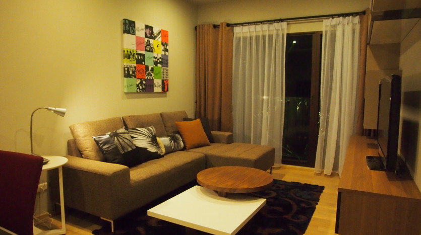 One bedroom condo for rent in Phrom Phong - Living room 2