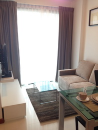 One bed condo for rent in Thong Lo - living 2
