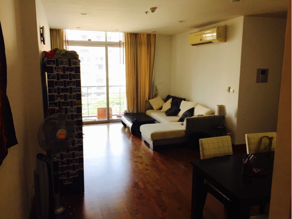 Two bed condo for rent in Asoke - Living room