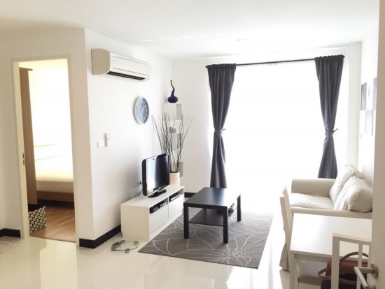 One bed for rent in Asoke - Living room