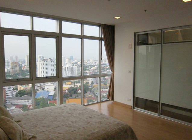 Two bed condo for rent in Ekkamai - Bedroom1