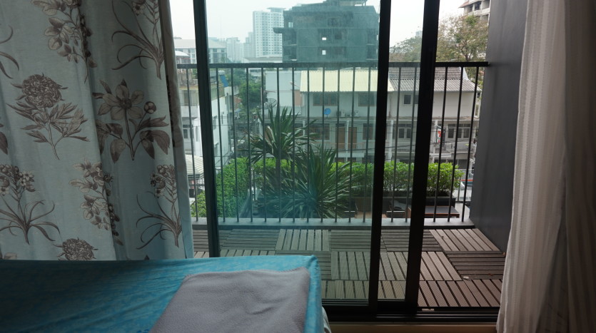 One bed condo for sale in Ari - Bedroom balcony