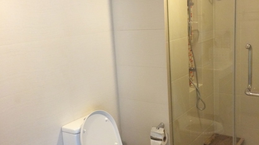 One bedroom condo for rent in SanamPao - Bathroom