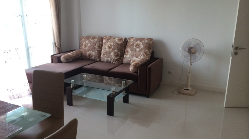 One bedroom condo for rent in SanamPao - Living room