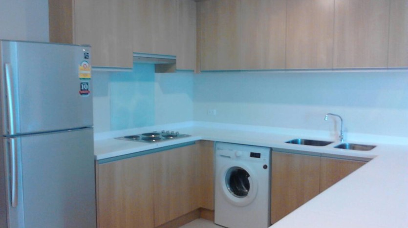 Two bedroom condo for rent in Asoke - Kitchen
