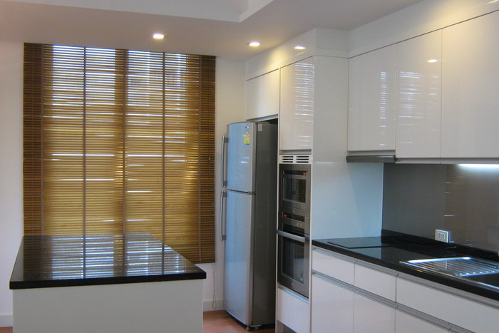 Two bed condo for rent in Asoke - Kitchen