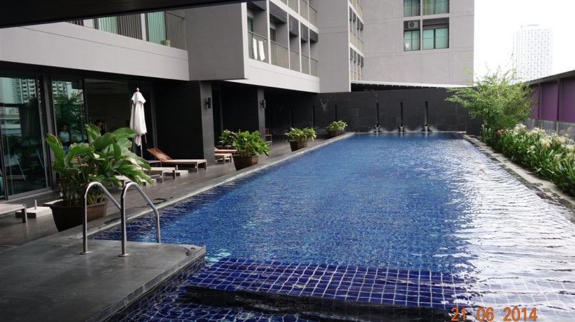One bed condo for rent in Thong Lo - Swimming pool