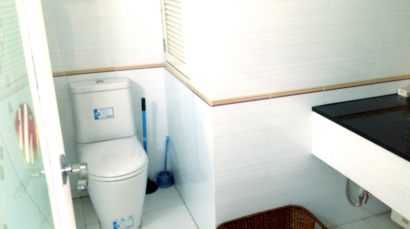 Four bedroom condo for rent in Ekkamai - Restroom
