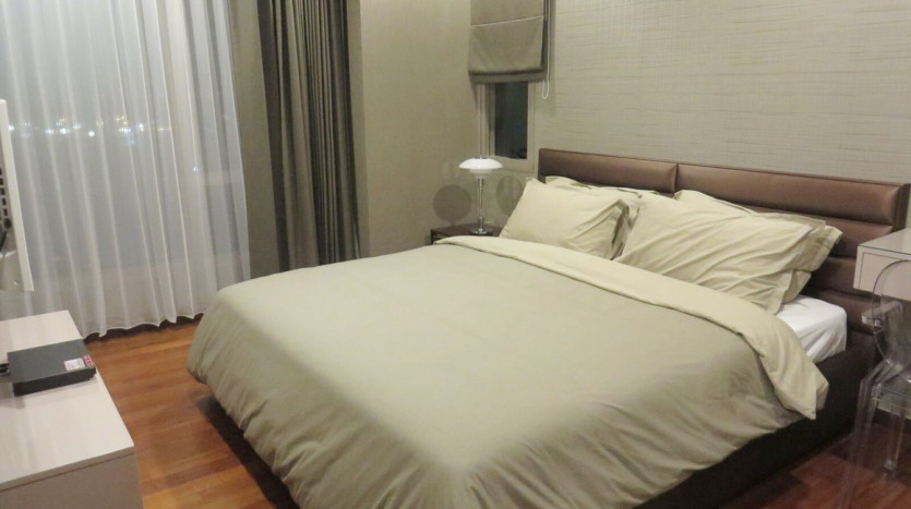 Two bed condo for rent at Thonglor - MasterBedroom