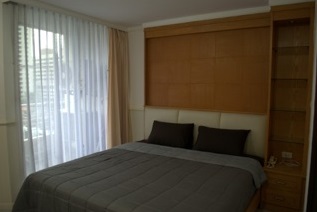 One bed condo for rent in PhromPhong - Bed