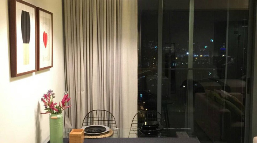 Two bed condo for rent in Ari - Dining table