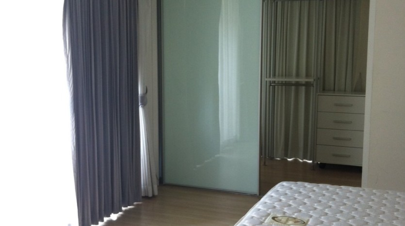 Three bed condo for rent in PhromPhong - Master bedroom