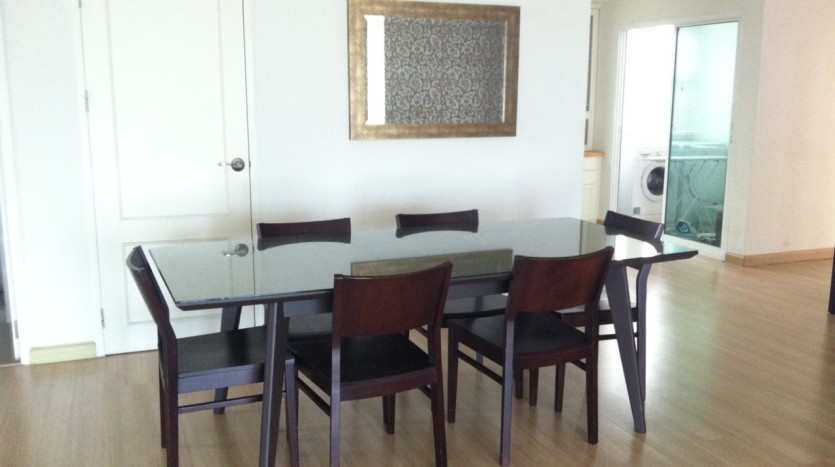 Three bed condo for rent in PhromPhong - Dining