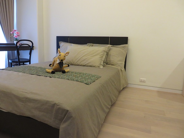 Two bed condo for rent in Ari - Master bedroom