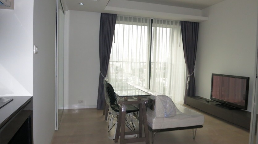 One bedroom condo available for rent in Ari - Living room