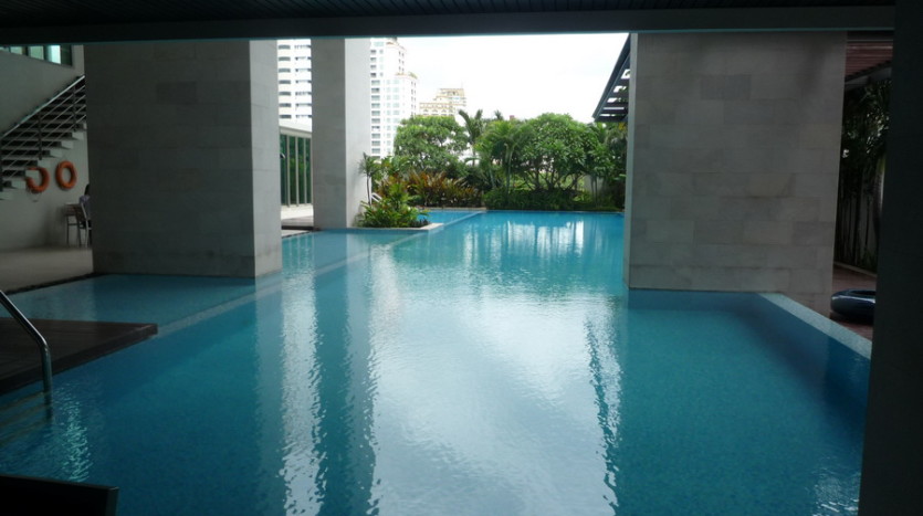 Two bedroom condo for rent in Phrom Phong - Pool