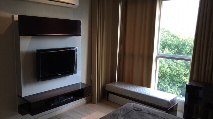 Two bedroom condo for rent in Ratchathewi - TV