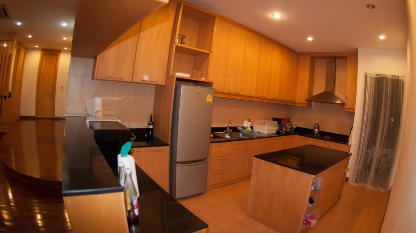Three bedroom condo for rent in Phrom Phong - Kitchen two