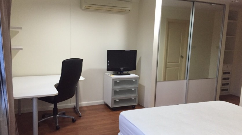 Two bed condo for rent in Thong Lor - Master bedroom1