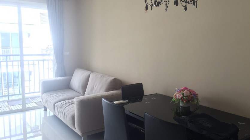 Two bedroom condo for rent in Asoke - Living room