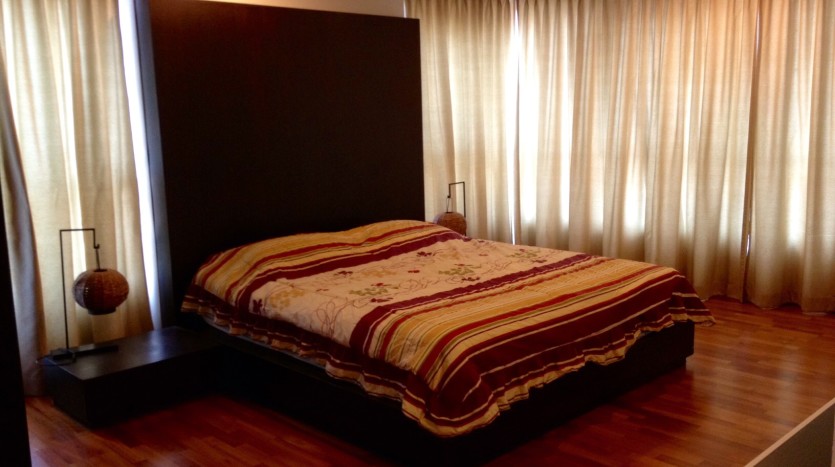 Three bedroom condo for rent in Ekkamai - Master bedroom