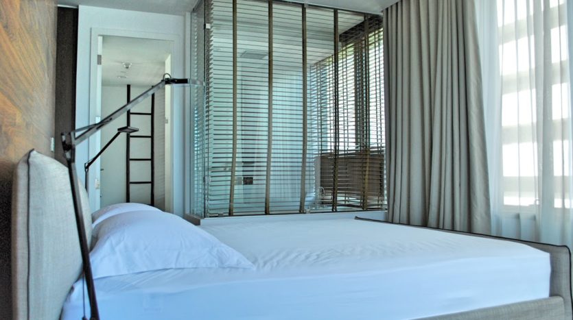 Two bedroom condo for rent in Rajadamri - Master bedroom 2