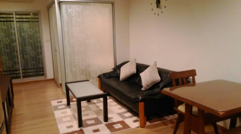 One bedroom condo for rent in Phrom Phong - Living room
