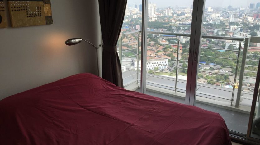 Two bedroom penthouse for rent in phrakanong - Master bedroom
