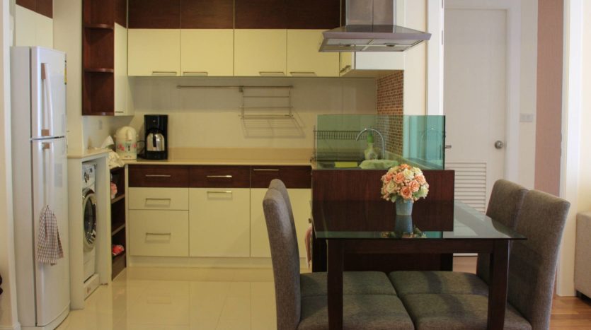 Two bedroom condo for rent on Sukhumvit 31 - Kitchen