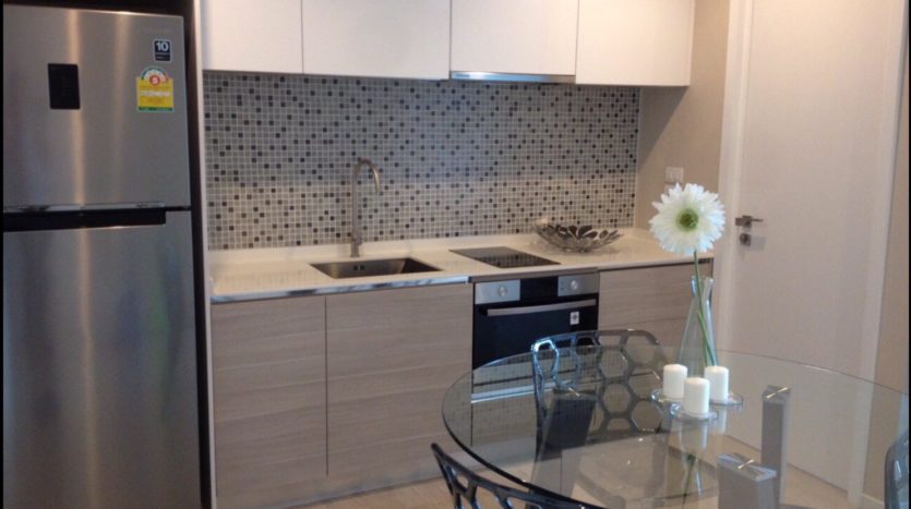 One bedroom condo for rent in Asoke - Kitchen