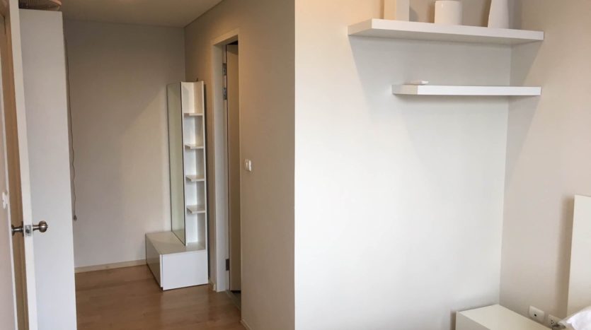 One bedroom unit for rent in Asoke - Walk in wardrobe