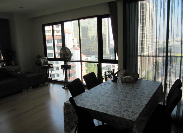 One bedroom unit for rent in Ari - Living room
