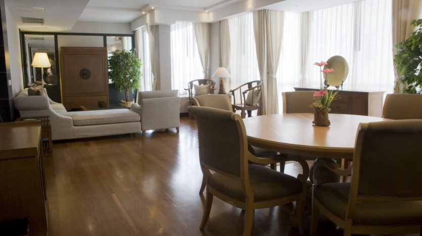 Two bedroom condo for rent in Langsuan - Living area