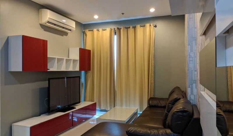 One bedroom condo for rent in Asoke - Living room