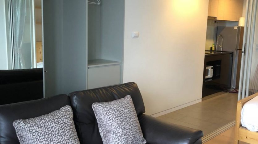 One bedroom condo for rent in Ari - Sofa