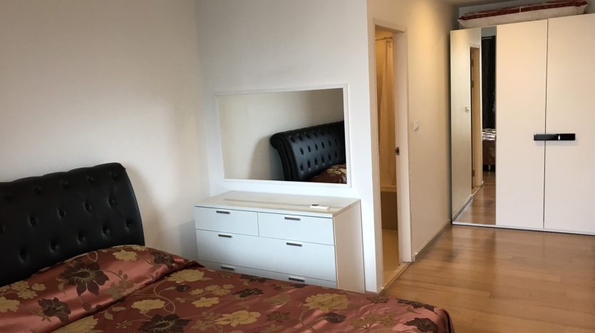 One bedroom condo for rent in Ari - Master bedroom
