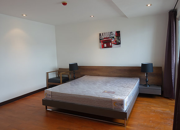 Three bedroom penthouse for rent in Ekamai - Master bedroom
