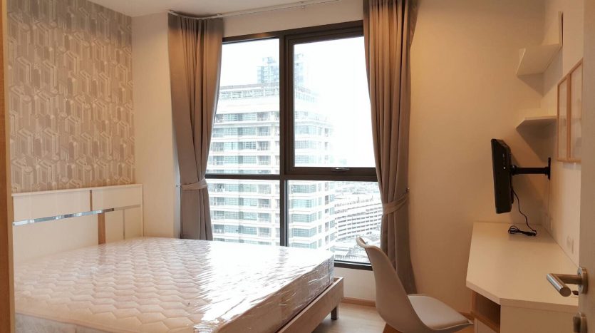 Two bedroom condo for rent in Ratchathewi - View from bedroom