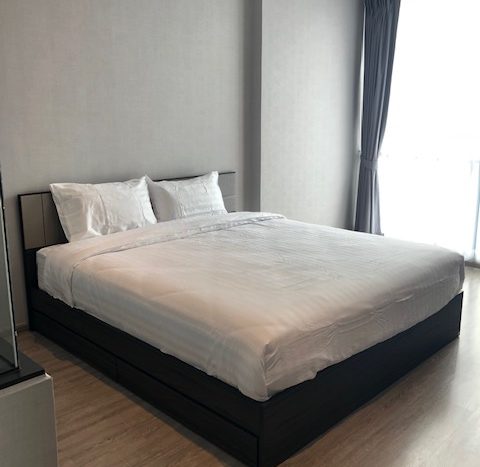 Two bedroom condo for rent in Ekamai - Master bedroom