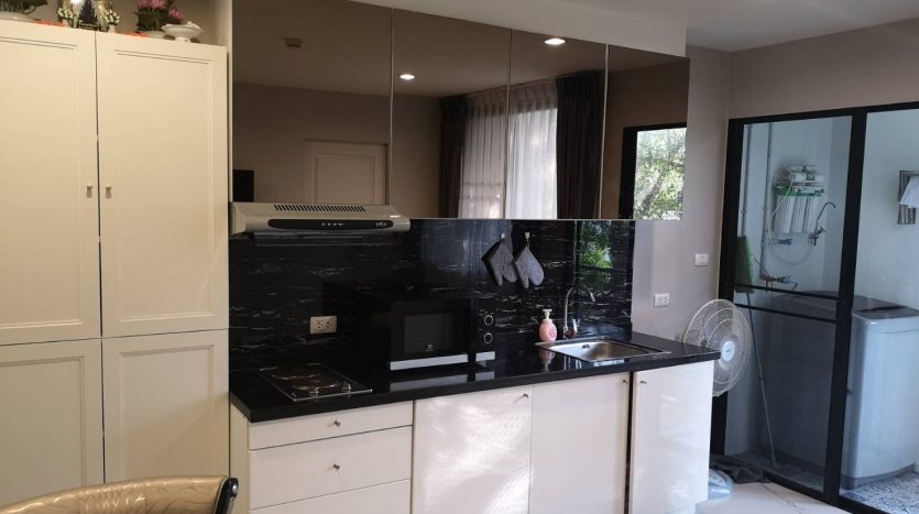 Two bedroom condo for rent in Ari - Kitchen